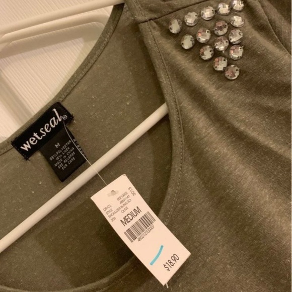 Green crop top - Picture 2 of 3